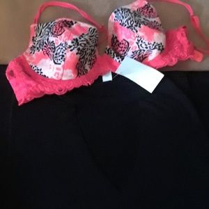 Bra 36B -♡Black  V-neck cut sleeve Top